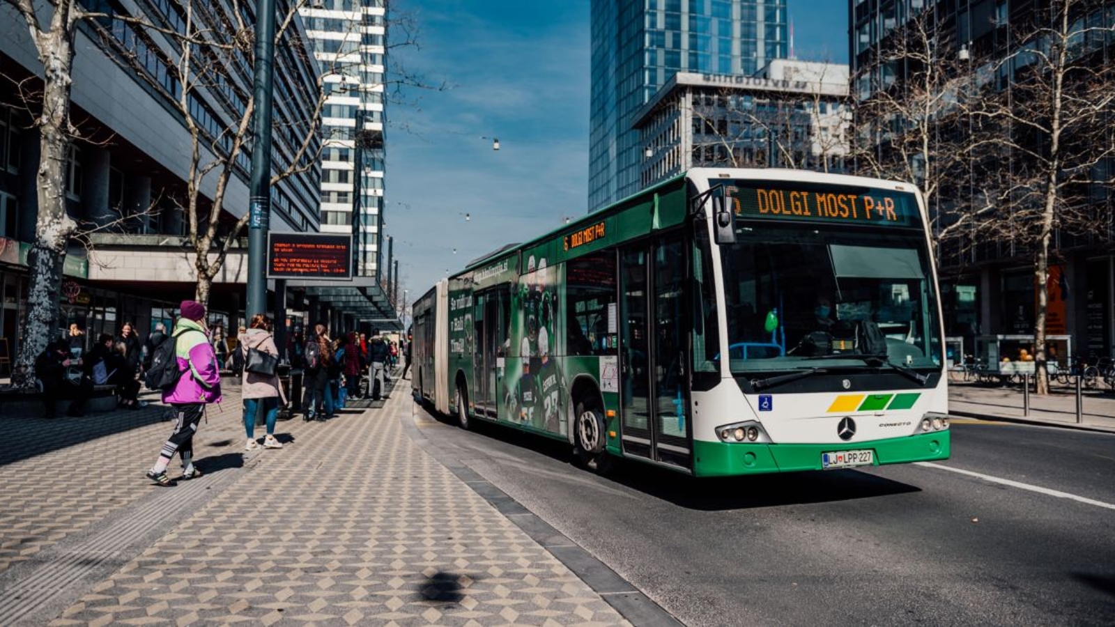 Ônibus da fisioterapia já tirou dor de 70 mil pessoas